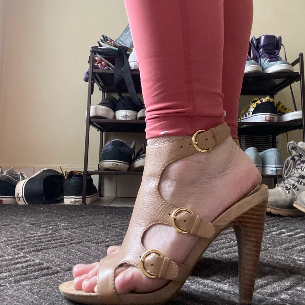 Nine West perfect nude gladiator sandals with wood heel - Picture 3 of 9